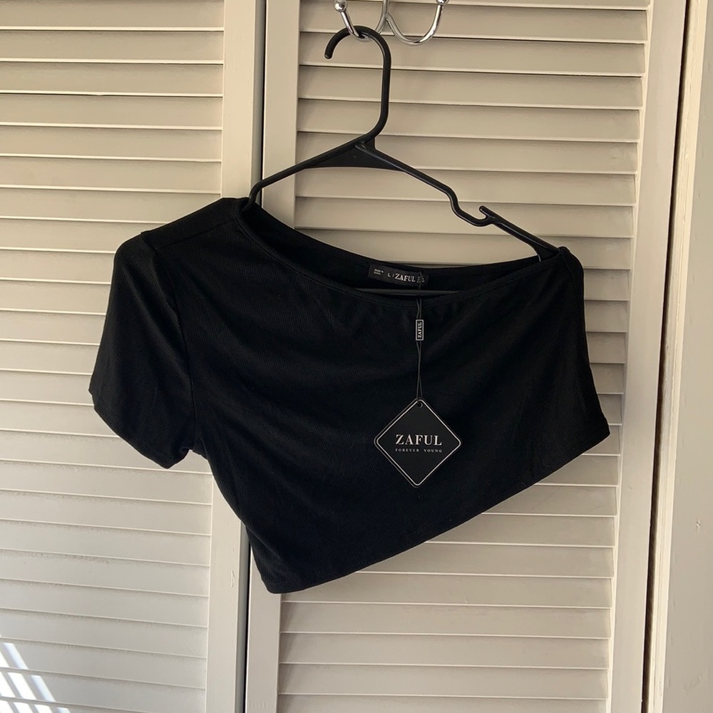 Black, off the shoulder crop top tee